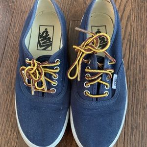 Vans gum bottom lace up classic shoe